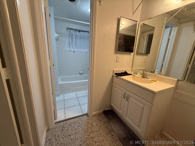 Building Photo - 9450 Live Oak Pl