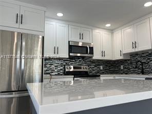 Foto del edificio - 830 NE 59th Ct