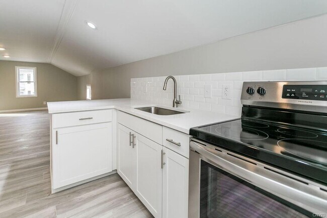 Building Photo - 4527 Apulia Rd