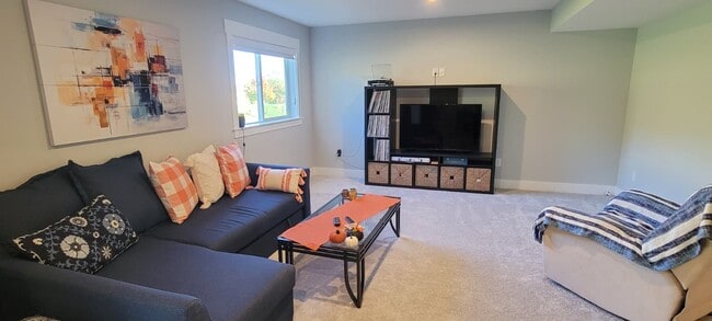 Building Photo - 3065 Blue Spruce Dr SE