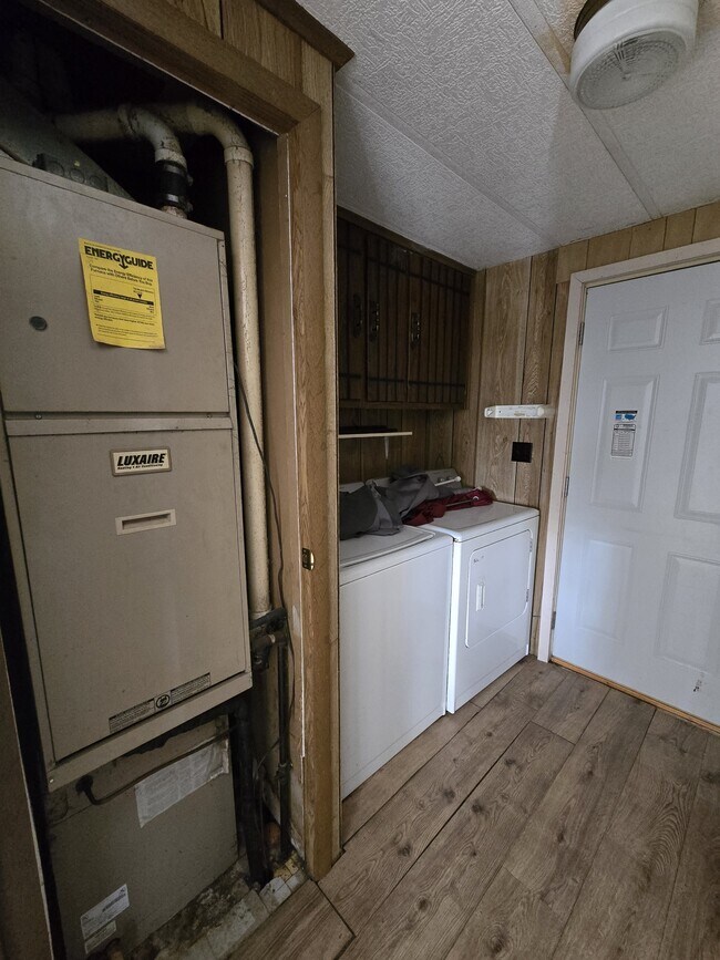 Foto del edificio - 580 S Main St