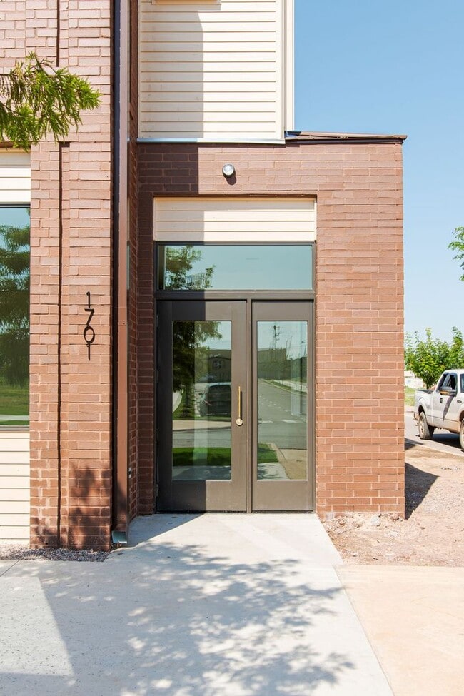 Building Photo - 1701 Wheeler St