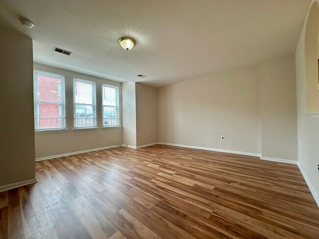 Building Photo - 3035 Frankford Ave
