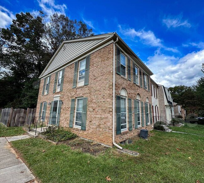 Building Photo - 20200 Maple Leaf Ct