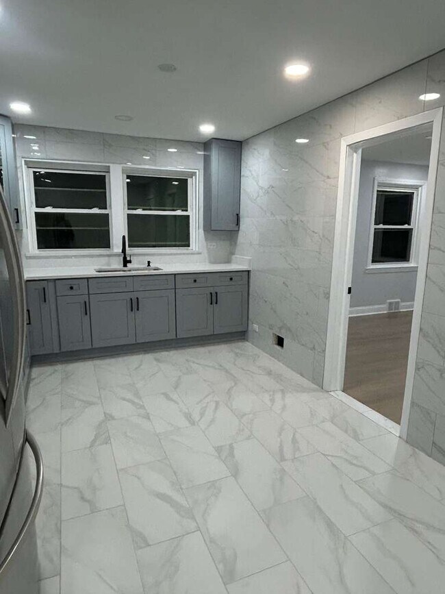 Foto del edificio - 5647 N Spaulding Ave