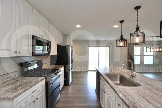 Building Photo - 16401 W Latham St