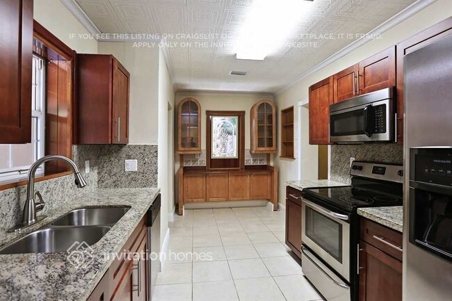 Building Photo - 2017 NE 29th Ct