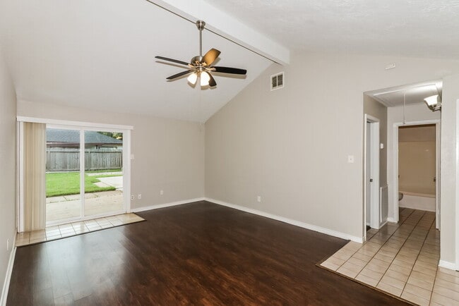 Foto del edificio - 20250 Telegraph Square Ln