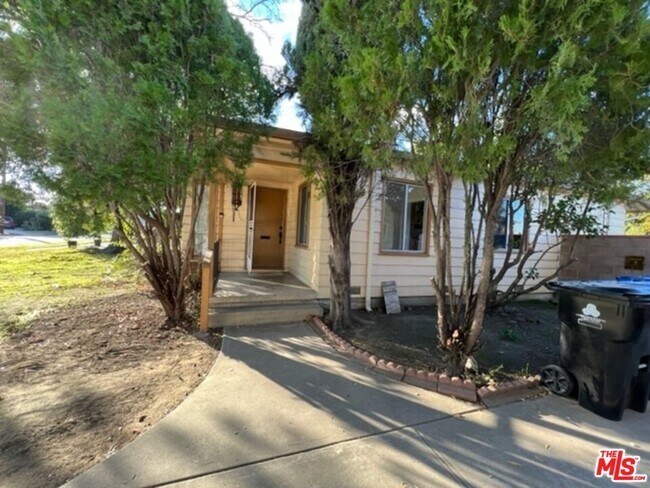 Building Photo - 15151 Valerio St