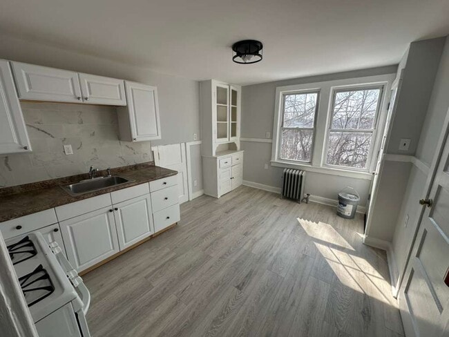 Building Photo - 55 James St