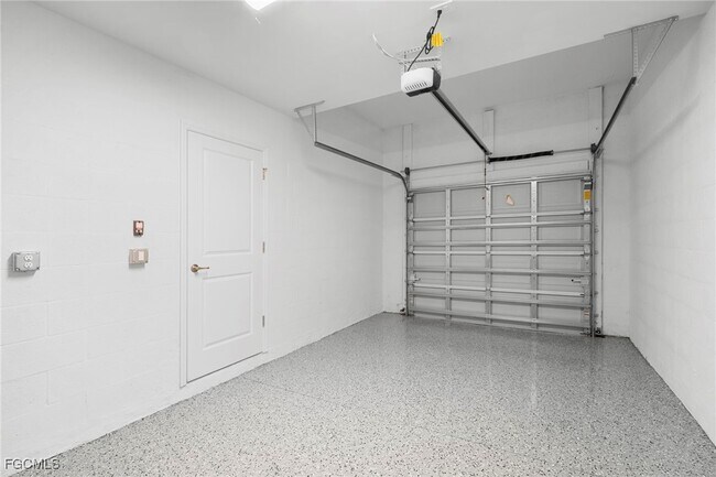 Foto del edificio - 20660 hazelnut Ct