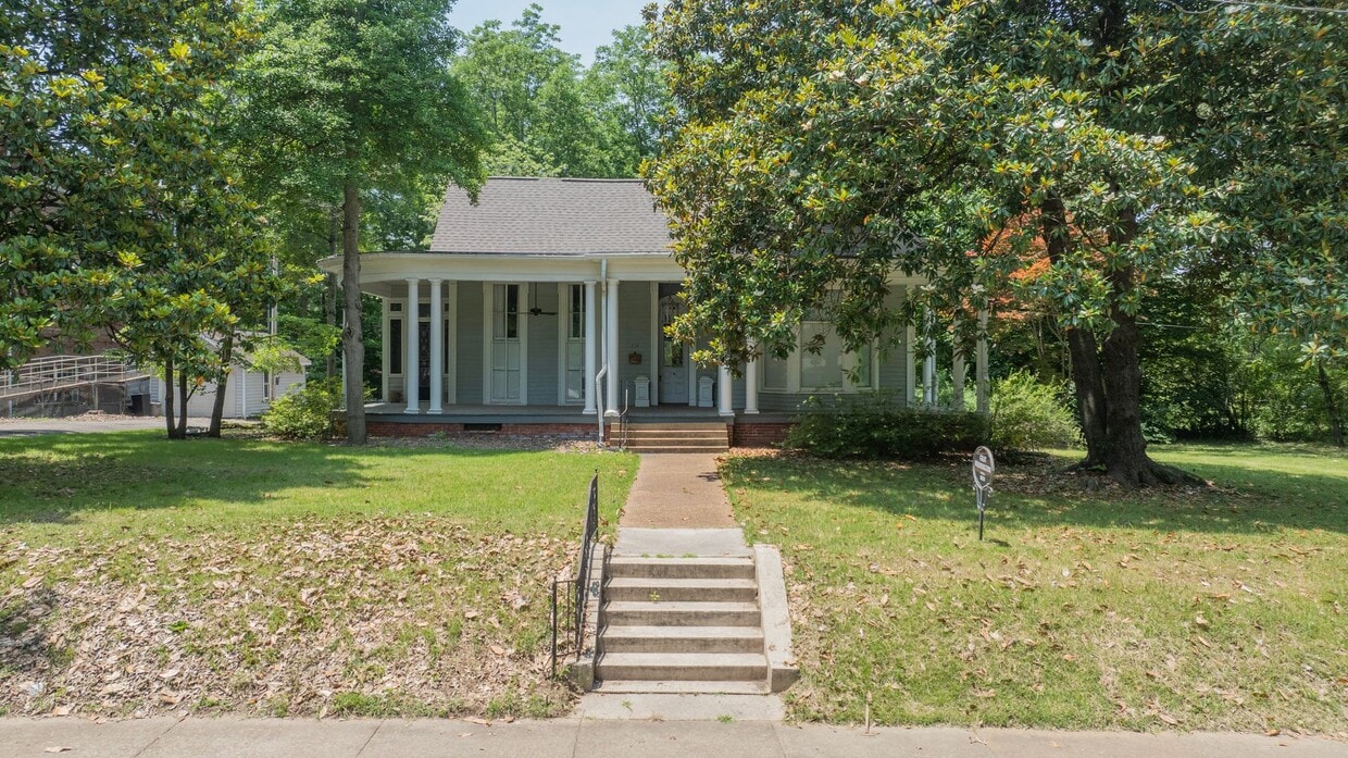 Primary Photo - 233 N Grand Ave