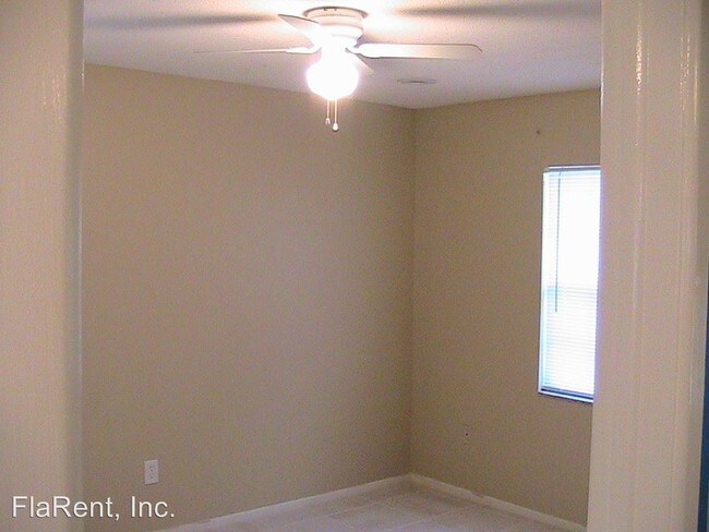 Building Photo - 3 br, 2 bath Apartment - 670 Iris Road