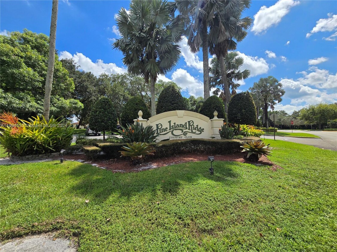 Foto principal - 1830 Sabal Palm Dr