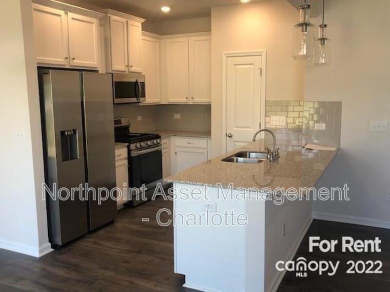 Primary Photo - 3914 Townes Blvd