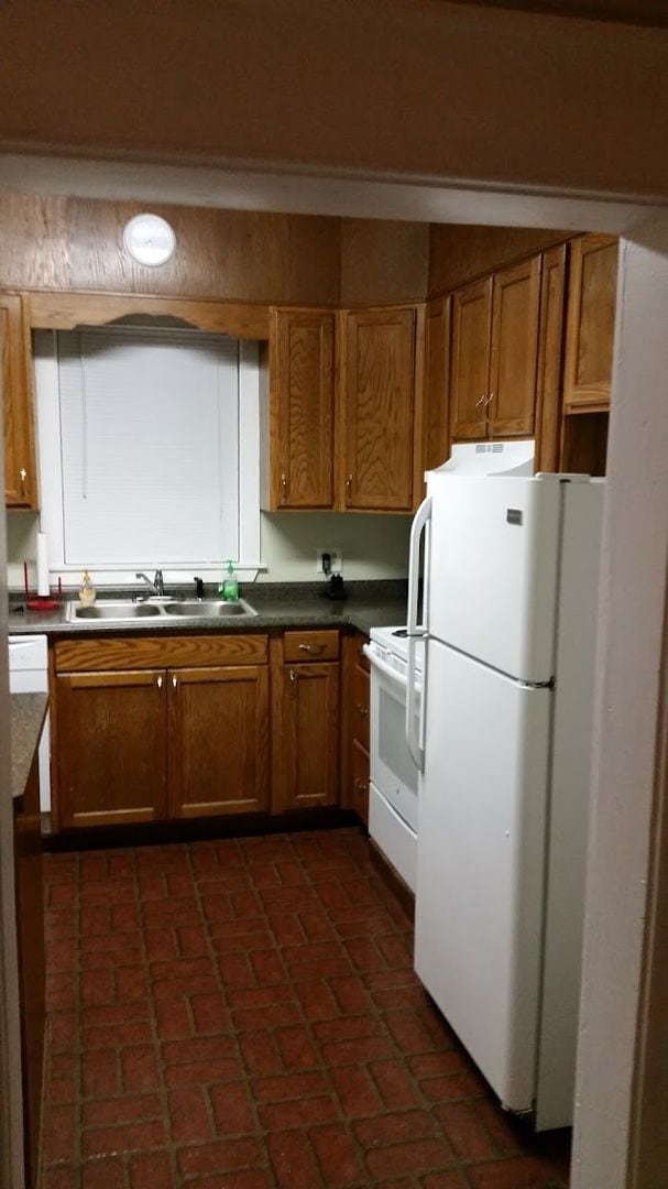 Building Photo - 3BR Townhouse
