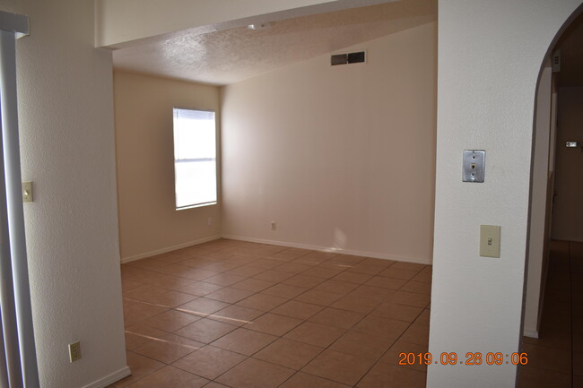 Foto del edificio - 1924 Clearwater Loop NE