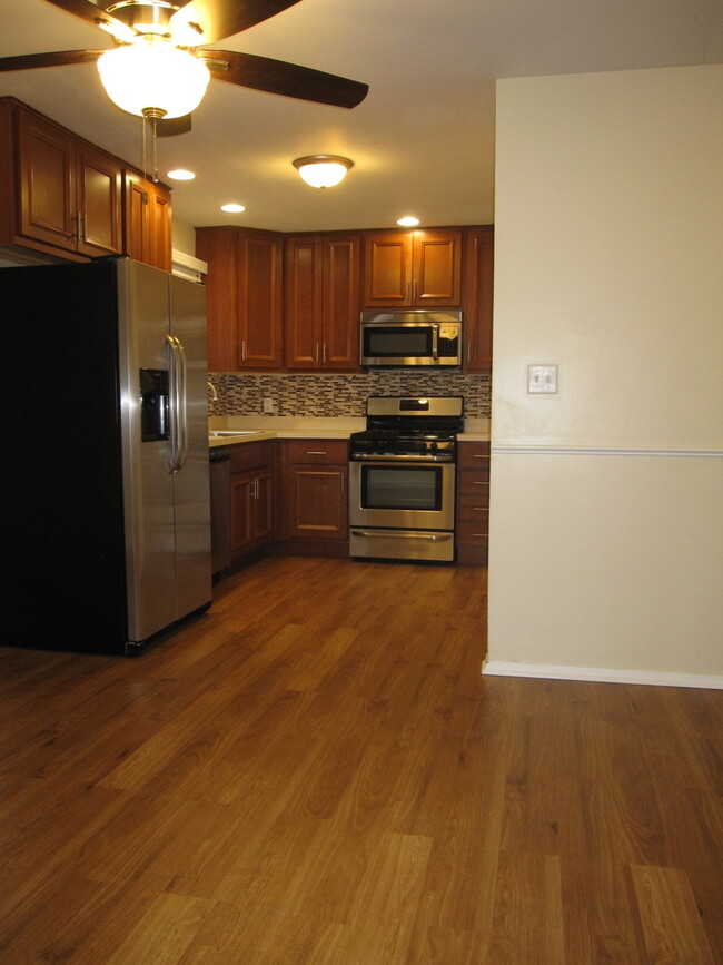 Building Photo - 1341 Mulberry Ln