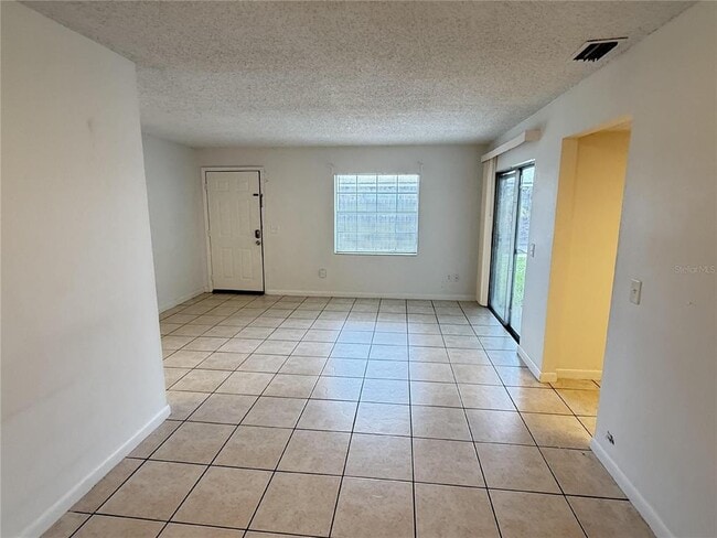 Building Photo - 3249 Bloomingdale Villas Ct