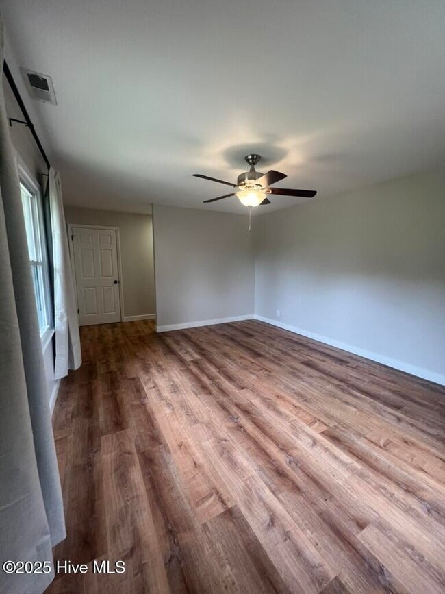 Building Photo - 10501 NC-211