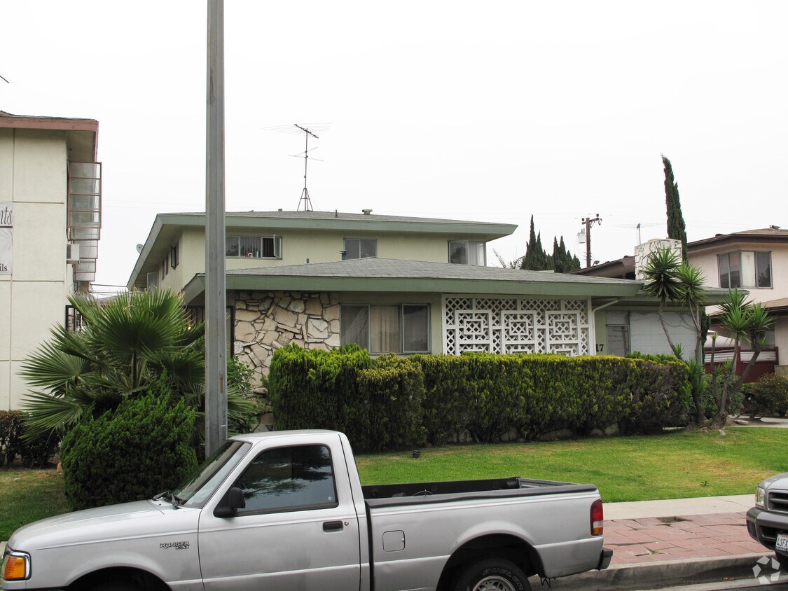 Foto del edificio - 2917 W Rosecrans Ave