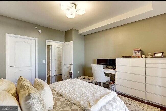 Building Photo - 525 N Fayette St