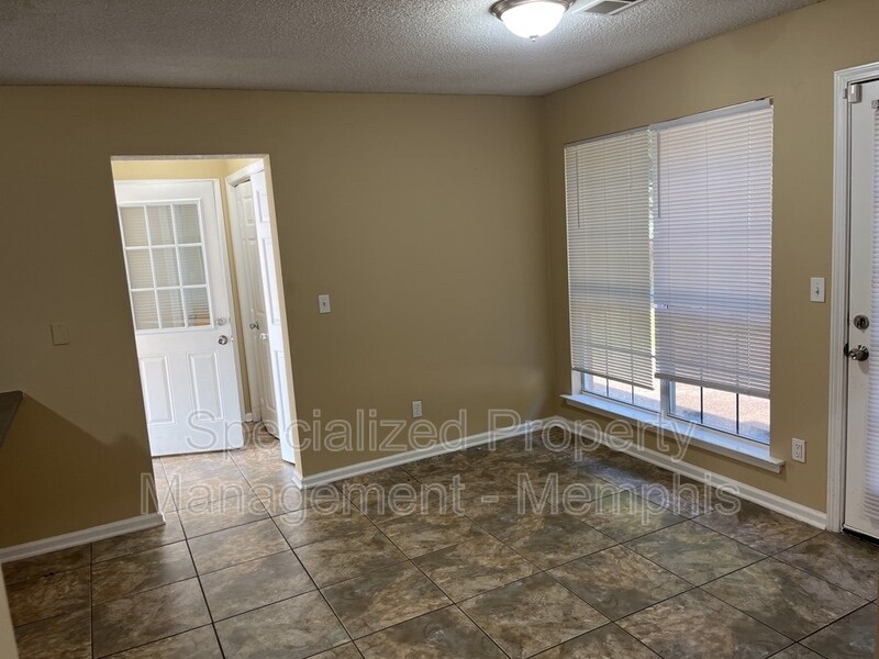 Building Photo - 5105 Denton Cove N