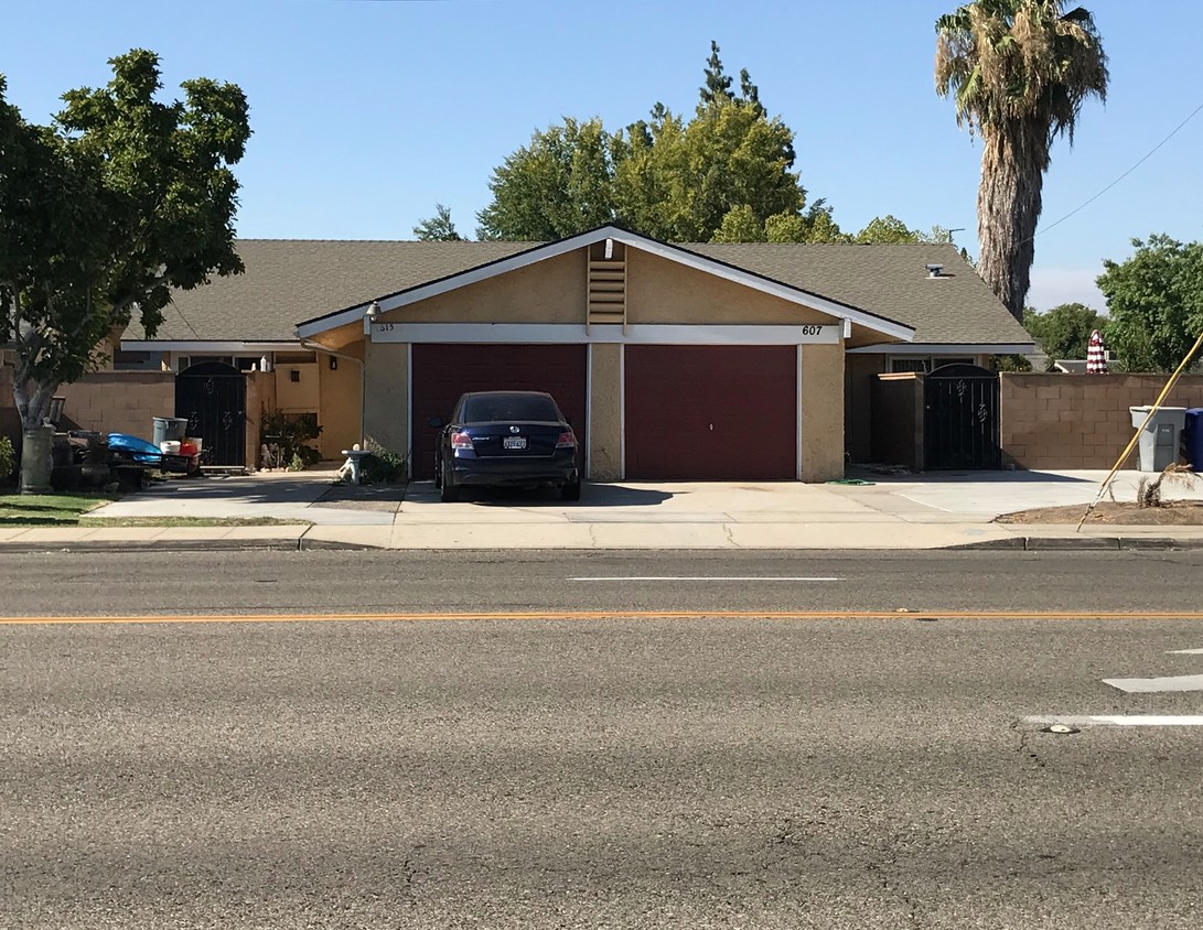 Primary Photo - 607-615 W Bullard Ave