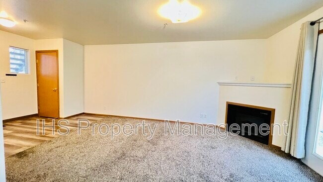 Foto del edificio - 6305 Chapel Hill Blvd