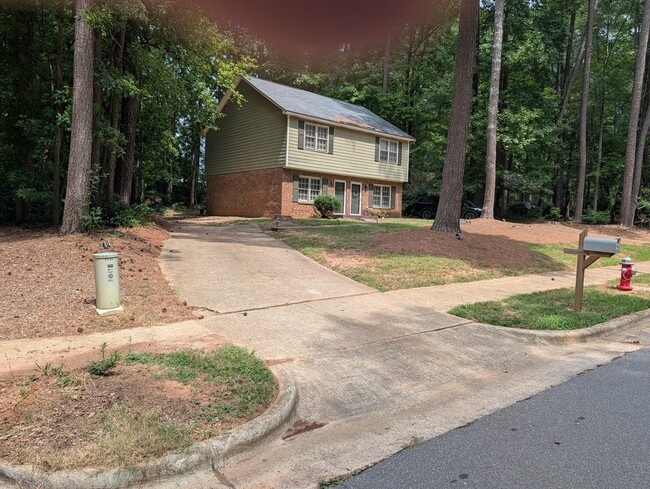 Building Photo - 733 Branniff Dr