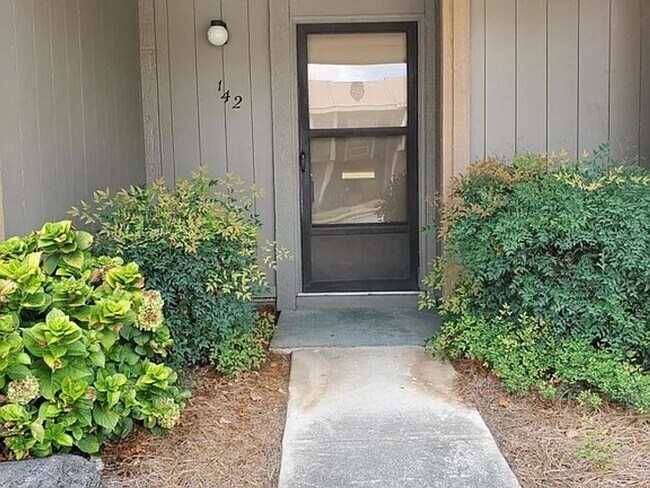 Foto del edificio - Coming Soon: 3 Bed, 2.5 Bath Condo