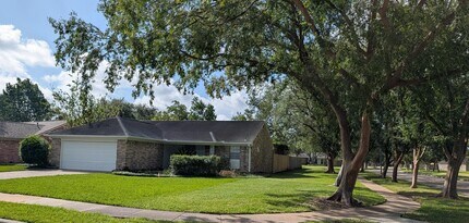 Building Photo - 3102 E Heatherock Cir