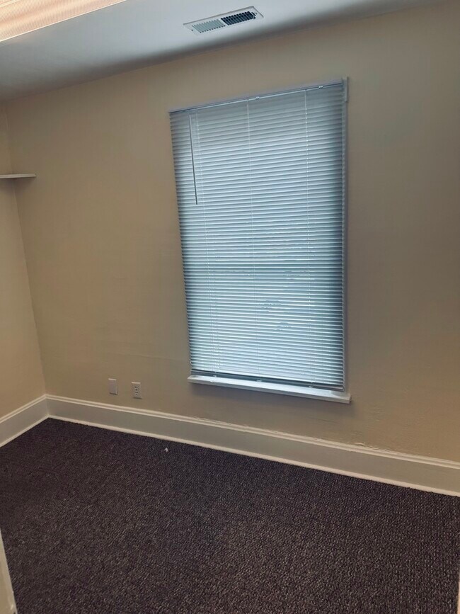 Foto del edificio - 445 N Main St