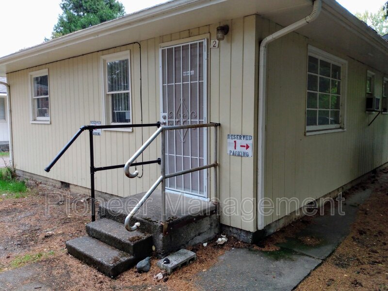 305 NE Howland St Unit 2, Myrtle Creek, OR 97457 Condo for Rent in