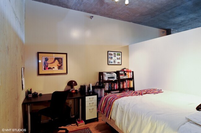 Building Photo - 321 S Sangamon St