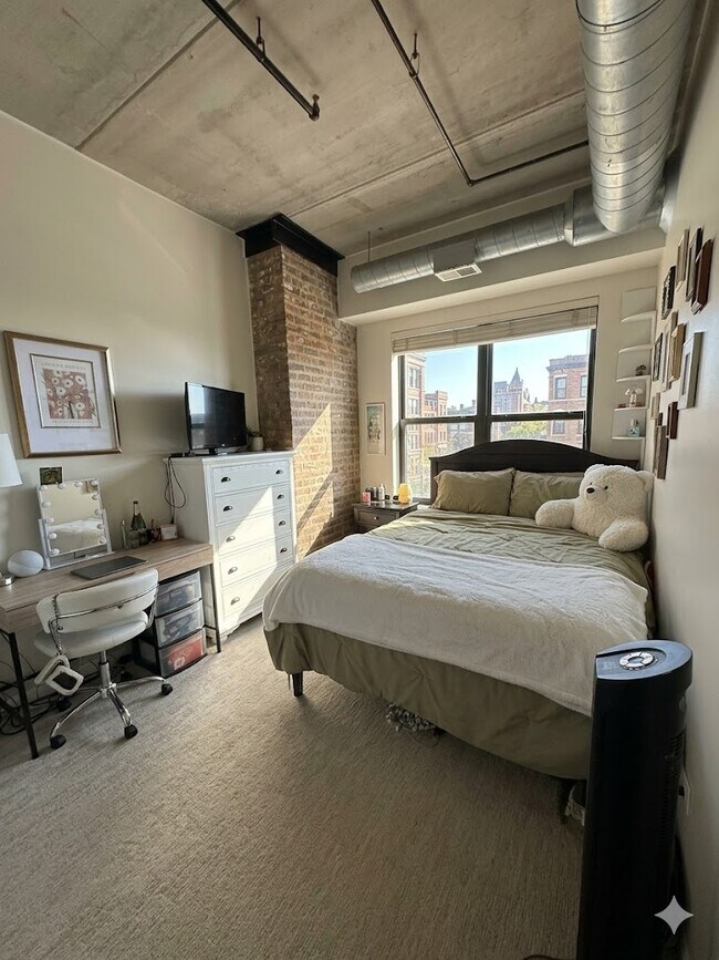 Foto del edificio - 1735 W Diversey Pkwy