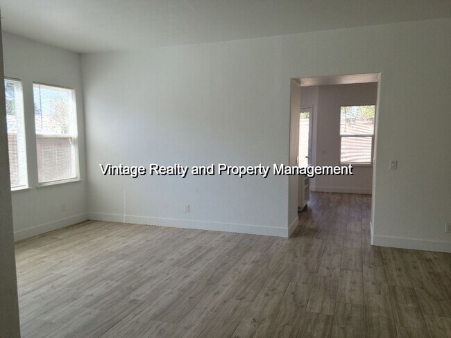 Building Photo - 1052 Foxfire Dr