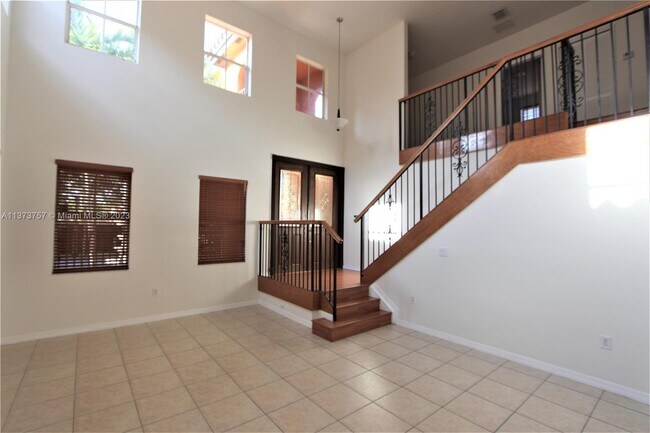 Building Photo - 15401 SW 26th Terrace