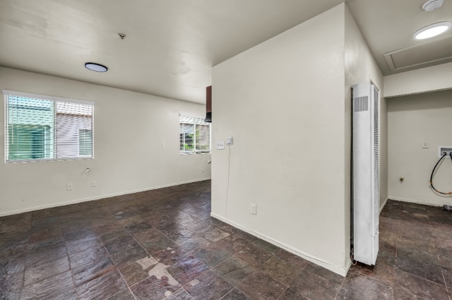 Foto del edificio - 5243 Huntington Dr N