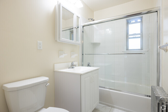 Baño: 4,5 habitaciones, 2 camas dobles, 1 baño - Fairlawn Properties