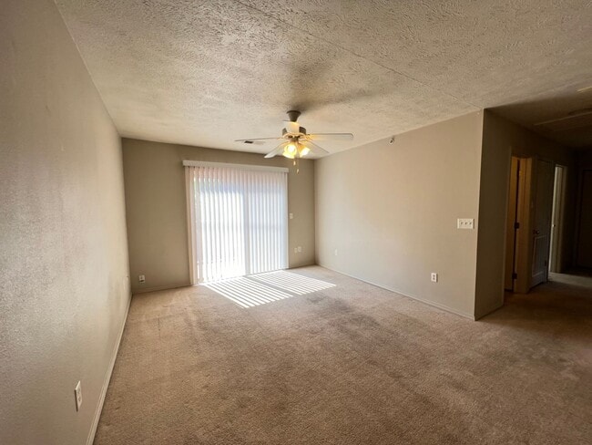 Building Photo - BR - 109 Garden Unit 4