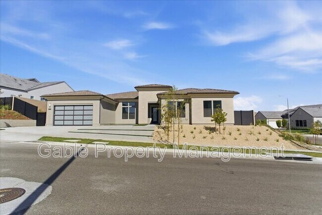 Building Photo - 30000 N Camino los Robles
