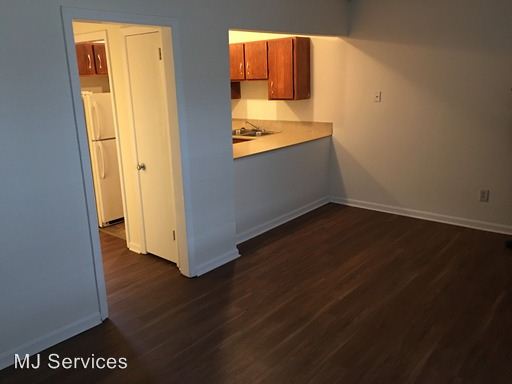 Building Photo - 2216 Dinsmore Dr