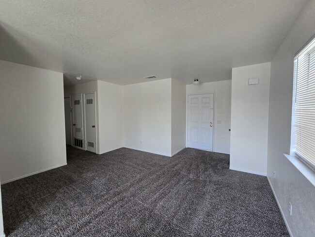 Foto del edificio - 1706 Elayne Dr