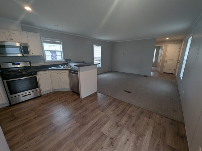 Building Photo - 64 Castings Rd
