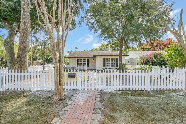 Foto del edificio - Beautifully Renovated 3BR/2BA Home in Sought-After Mills 50 – Corner Lot!