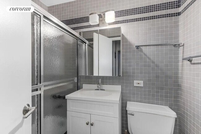 Foto del edificio - 220 E 60th St
