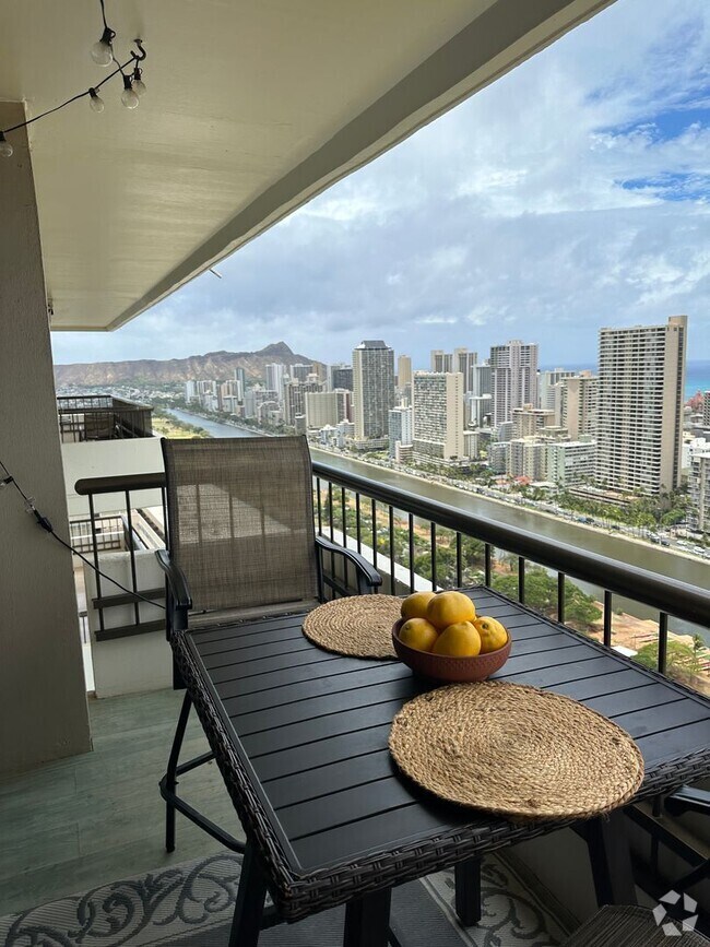 Building Photo - 2333 Kapiolani Blvd