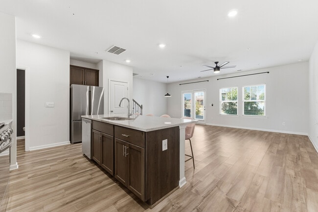 Building Photo - 1429 Vayda Ct