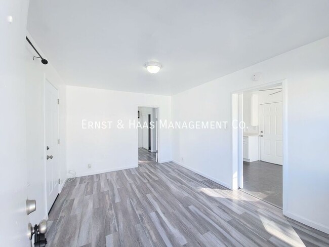 Foto del edificio - 2125 W Columbia St